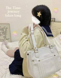 同学录制服包-资料图