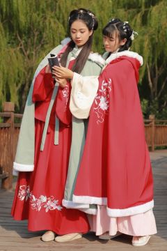 婉如·斗篷-资料图