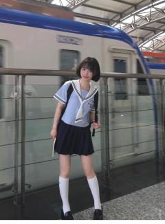 双色水手服套装-资料图