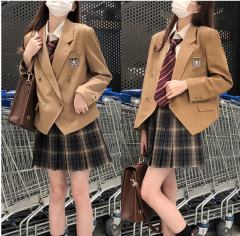 津律高·西服-资料图