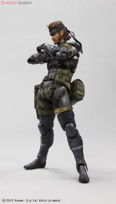 裸蛇 Sneaking Suits-资料图