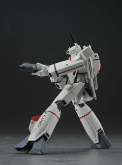 VF-1J 女武神（一条辉专用机）-资料图