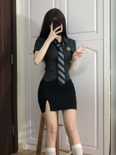 收腰衬衫套装-资料图