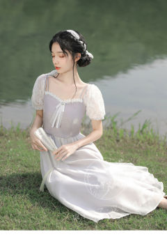 蕾丝花朵泡袖裙吊带-资料图