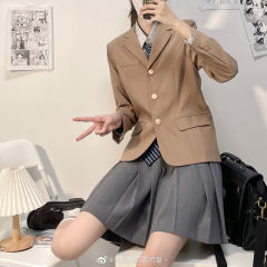 双排扣西服-资料图