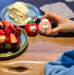 莓你不行-粉色大眼草莓-资料图