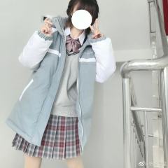 情侣羽绒服-资料图