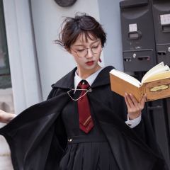 小魔女-资料图