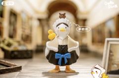 抱银鼠的女子-资料图