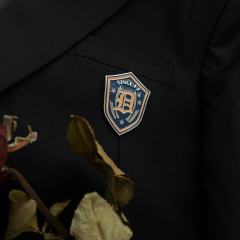 畈知高·西服-资料图