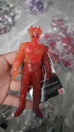 怪兽软胶500系列 基里艾洛德人 限定透明款-资料图