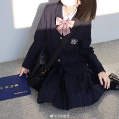 三粒扣西服-资料图