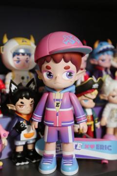 滑板少年粉帽-资料图