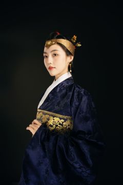 杂宝麒麟交领短款补服-资料图