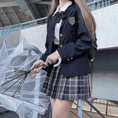三粒扣西服-资料图
