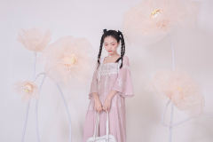 鹅岭捣药-资料图