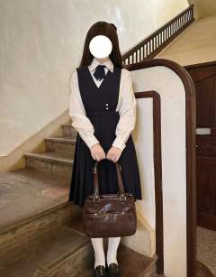 同学录制服包-资料图