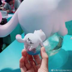 趴鱼缸-资料图