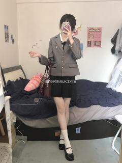 艺梨同学·西服-资料图