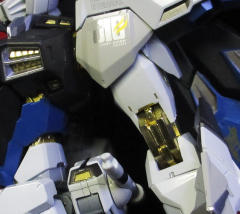 METAL BUILD 强袭自由高达 初版+光翼+封套-资料图