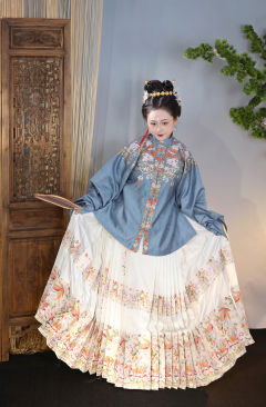 枫叶兔明制妆花短袄 长袄 马面裙-资料图