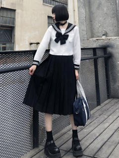 黑领三本基础款中间服-资料图