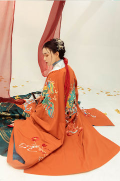芳华兽·披风-资料图