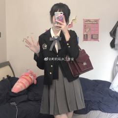 艺梨同学·西服-资料图