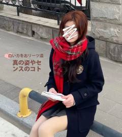 神明少女牛角扣大衣-资料图