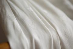 「白地印花順紆喬其合領衫」「乳白心形紋綿綢紋襯裙」-资料图