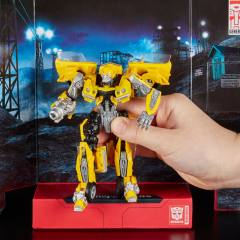 Deluxe Class Studio Series 大黄蜂-资料图