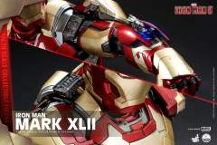 1:4比例珍藏人偶 钢铁侠MARK 42-资料图