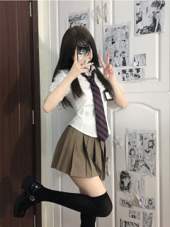 收腰衬衫-资料图