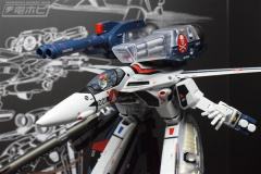DX超合金 VF-1S 强袭女武神（一条辉机）原设版