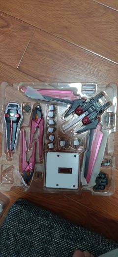 METAL BUILD 嫣红强袭高达 + 斩舰刀型装备-资料图