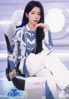 杨心渝 INTO THE LIGHT主题生写ver.A