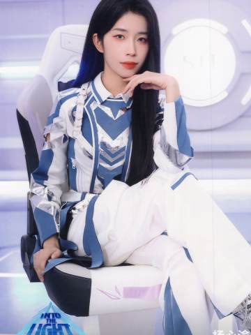 杨心渝 INTO THE LIGHT主题生写ver.A