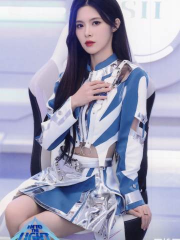 田姝丽 INTO THE LIGHT主题生写ver.B