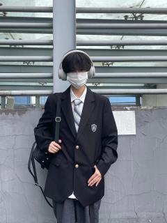 畈知高·西服-资料图
