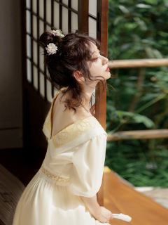 V领印花长裙-资料图