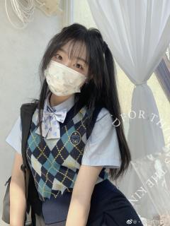 三丽鸥美式甜心菱格背心-资料图