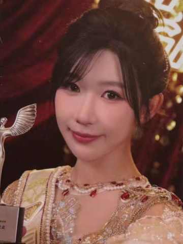 闫娜 年度青春盛典TOP48自拍小卡