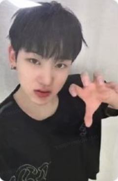 爱豆驿站上海签售1