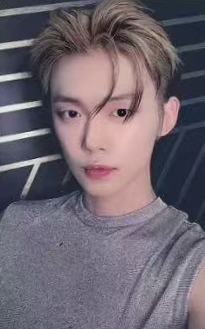 yzy上海签售1