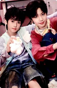 25台历家族款双人卡 智恩涵魏子宸