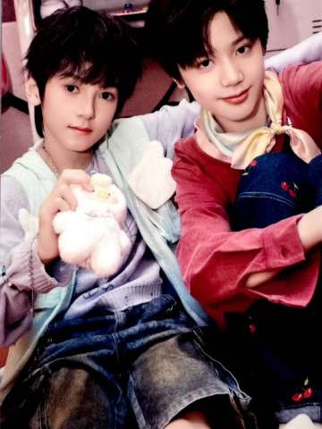 25台历家族款双人卡 智恩涵魏子宸