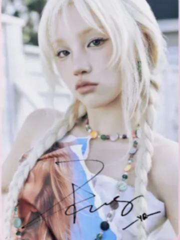 茉莉奶白联名亲签照