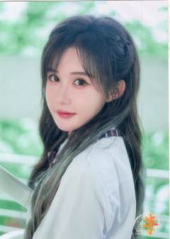 段艺璇 小半生画册内封生写ver.C