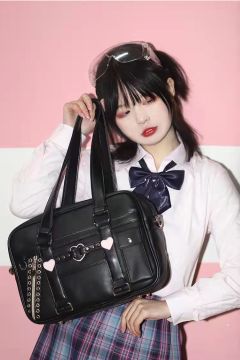 双坑少女-资料图