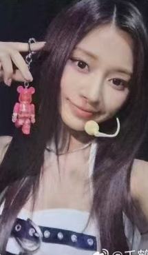 暴力熊联名卡 瑜